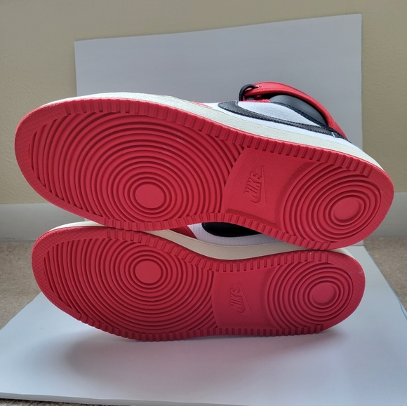 Jordan 1 Retro AJKO Chicago (2021) - Picture 3 of 8